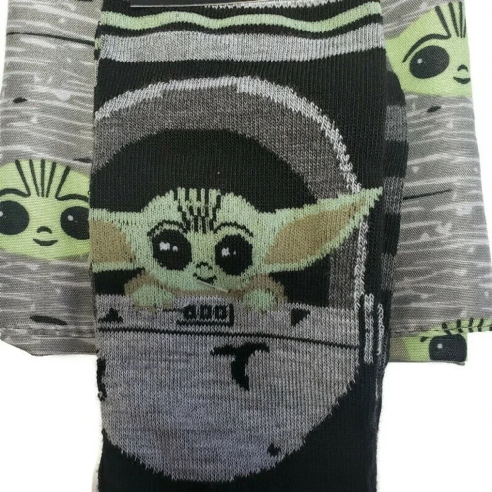 Star Wars Mens Shoe Size 6-12 THE MANDALORIAN THE CHILD Crew Socks Bonus Bandana